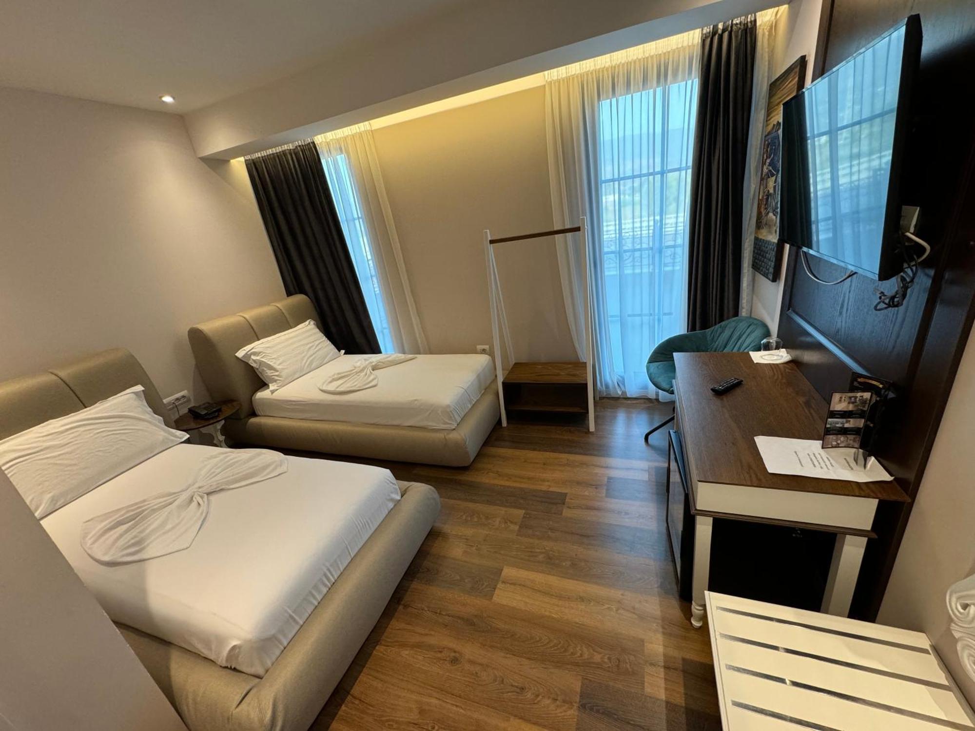 Arberia Palace Hotel Fushe Milot Ngoại thất bức ảnh
